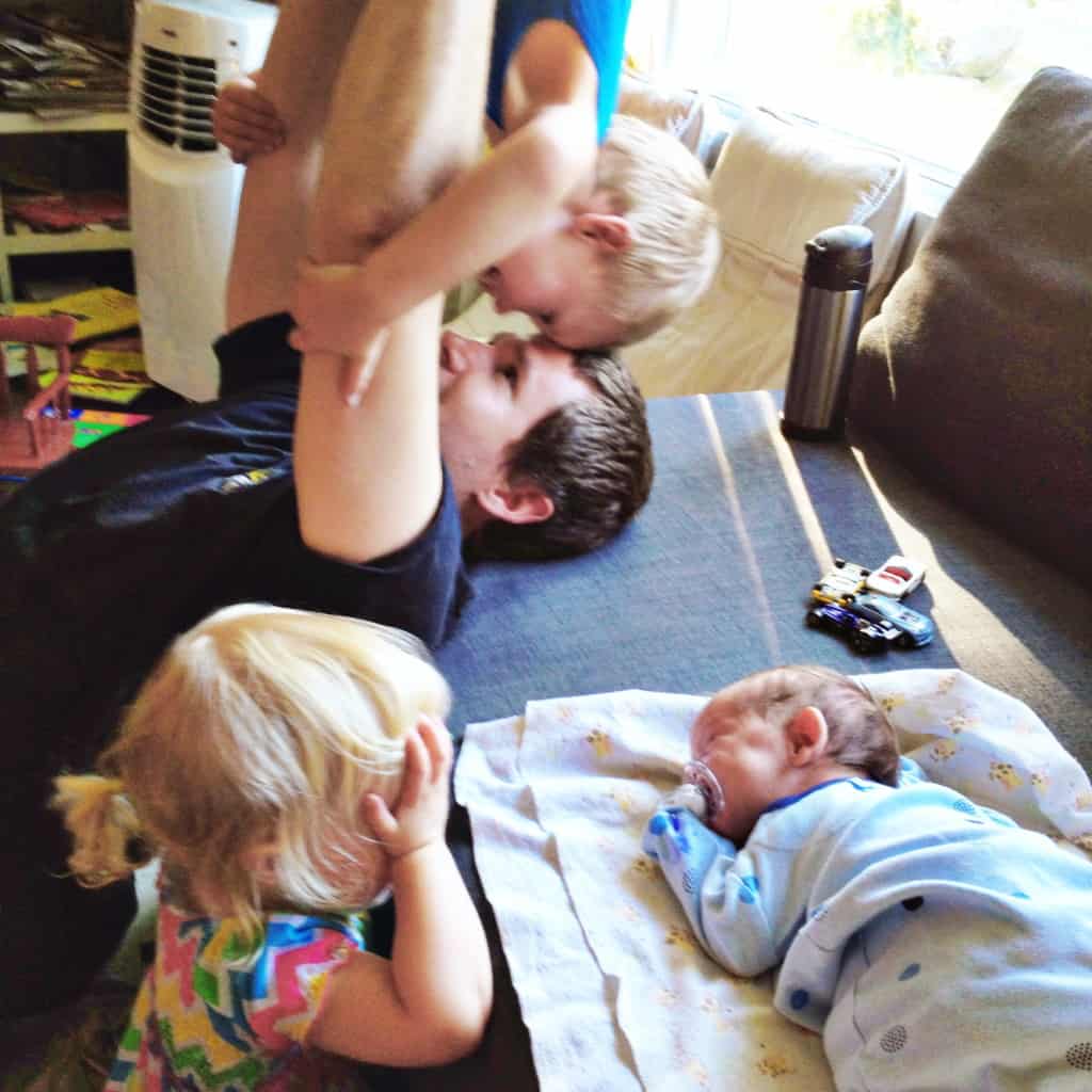 life with three small kids and burning out in motherhood